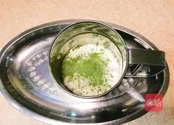 Illustration of how to make matcha mango pancake 3