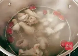 Illustration of how to make tomato and chicken soup 8