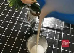 Illustration of how to make homemade banana milk 6