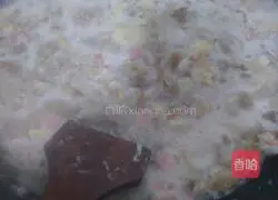 Illustration of how to make three fresh braised cakes 6