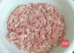 Pork Illustration of how to make fried corn dumplings 1