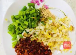 Chongqing flavor version of fried noodles Illustration of how to do it 3