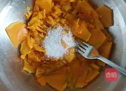 Illustration 4 of how to make pumpkin glutinous rice balls stuffed with brown sugar and wine.