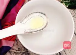 Illustration of how to make blood-tonifying egg custard 4