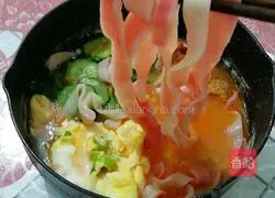 Illustration of how to make hot noodle soup 17