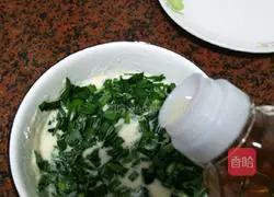 Illustration of how to make leek and egg pancakes 9