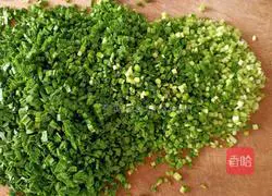 Illustration of how to make leek, shrimp skin and egg pot stickers 2