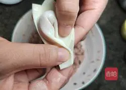 Illustration of how to make homemade clear soup 8