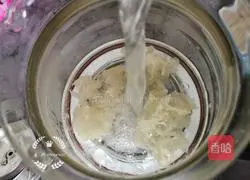 Illustration of how to make white fungus and purple sweet potato soup 3