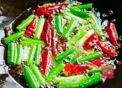 Illustration of how to make cucumber slices 5