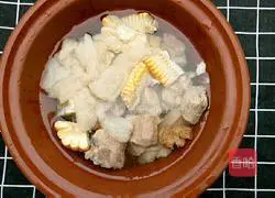 Illustration of how to make bamboo fungus and corn ribs soup 6