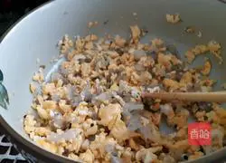 Illustration of how to make leek and egg dumplings 5