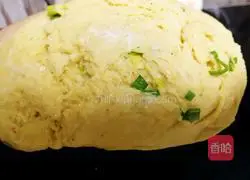 Illustration of how to make simple spiced egg pancakes 5