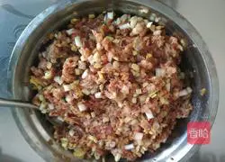 Illustration of how to make white radish and pork fried buns 8