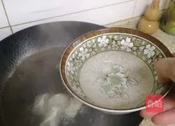 Cook and freeze Illustration of making large wontons 6