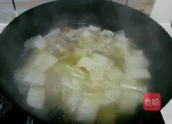 Illustration of how to make pork ribs and winter melon soup 4