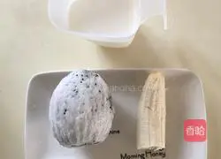 Illustration of how to make dragon fruit banana milkshake 1