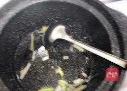 Illustration of how to make jade meatball soup 3