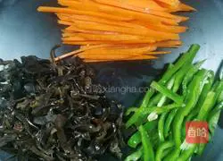 Illustration of a simple way to make fish-flavored shredded pork 2