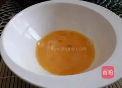 Illustration of how to make loofah and egg soup 11