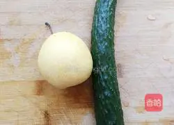 Illustration of how to make Sydney pear and cucumber drink 1