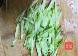 Illustration of how to make cold shredded chicken 5