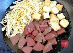 Illustration of how to make duck blood vermicelli soup 2