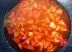 Illustration of how to make fresh meat wontons with tomato sauce 16