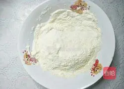 Illustration of how to make steamed goldfish steamed buns 2