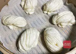 Illustration of how to make silver silk flower rolls 21