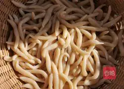 Illustration of how to make fried fish with noodles 4