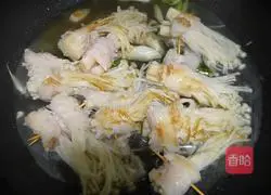 Illustration of how to make beef enoki mushrooms 4