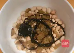 Illustration of how to make brown sugar condensed milk and peanuts 7
