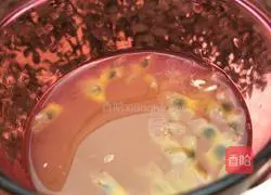 Illustration of how to make passion fruit lemon drink 5