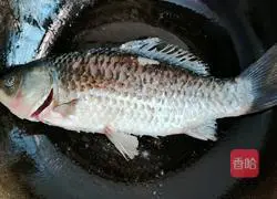 Illustration of how to make tomato, crucian carp and tofu soup 4