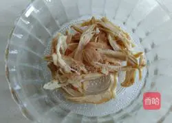 Illustration of how to make noodles with scallion oil and shredded chicken 8