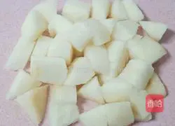 Illustration of how to make white fungus, snow pear and lily rice paste 4