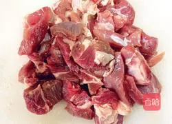 Illustration of how to make halal beef patties 1