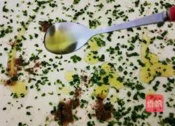 Illustration of how to make green onion rolls 17