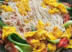 Illustration of how to make fried noodles with tomatoes and eggs 9