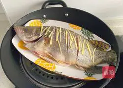 Illustration of how to make steamed mandarin fish 6