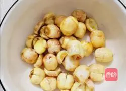 Illustration of how to make Tremella and Lotus Seed Soup 3