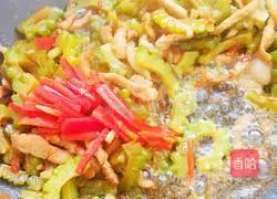 Illustration of how to make fried pork with bitter melon 11