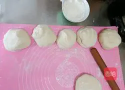 Illustration of how to make two-sided green onion pancakes 4