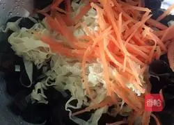 Illustration of how to make cold black fungus 6