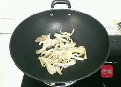 Illustration of how to make oyster mushroom meat soup 6