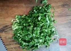 Illustration of how to make chive egg pancake 1