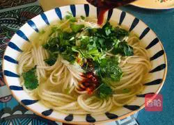 Illustration of how to make spicy egg noodles 6