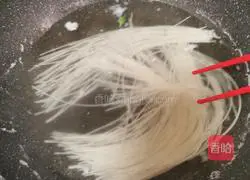 Illustration of how to make shrimp Yangchun noodles 7