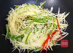 Illustration of how to make green pepper and potato shreds 6